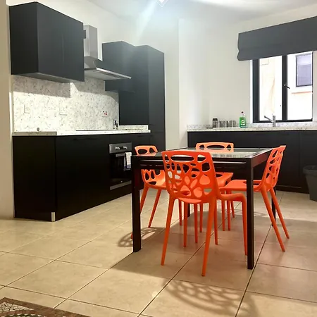 Sunny 2br In St Julians * Saint Julian's