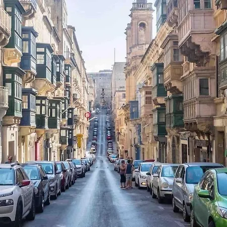 Sunny 2br In St Julians سانت جوليان